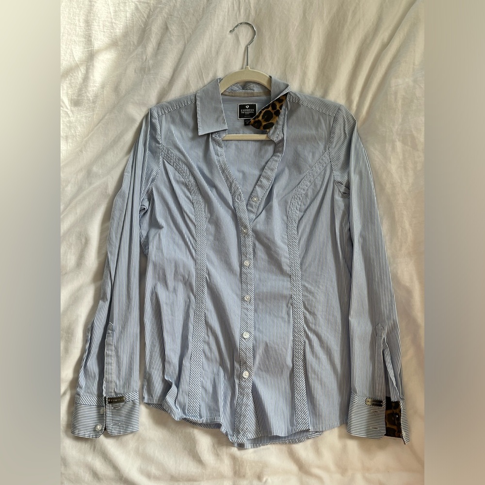 Express brand The Essential shirt, size Medium